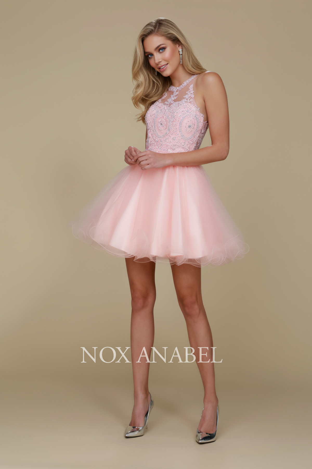 Fabulous cocktail dress featuring a flattering halter top design — Nox Anabel B652