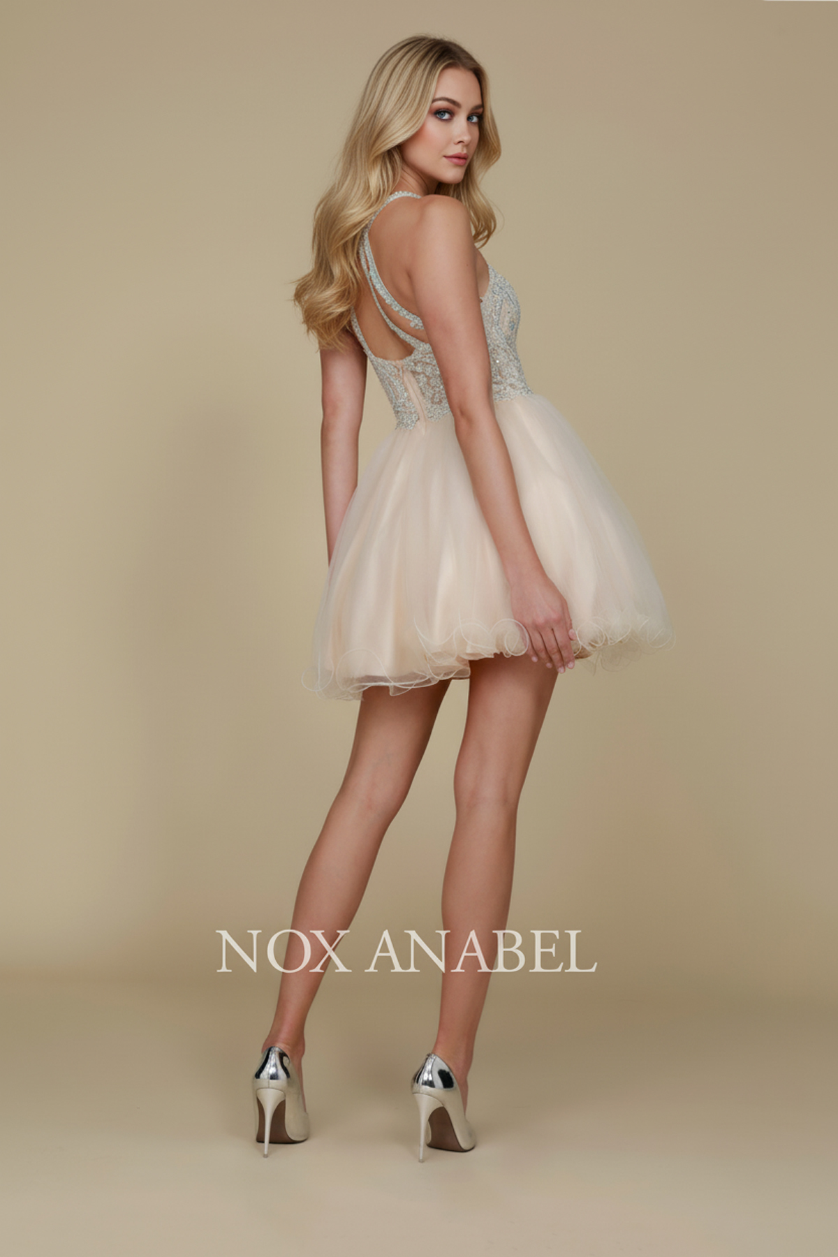 Fabulous cocktail dress featuring a flattering halter top design — Nox Anabel B652