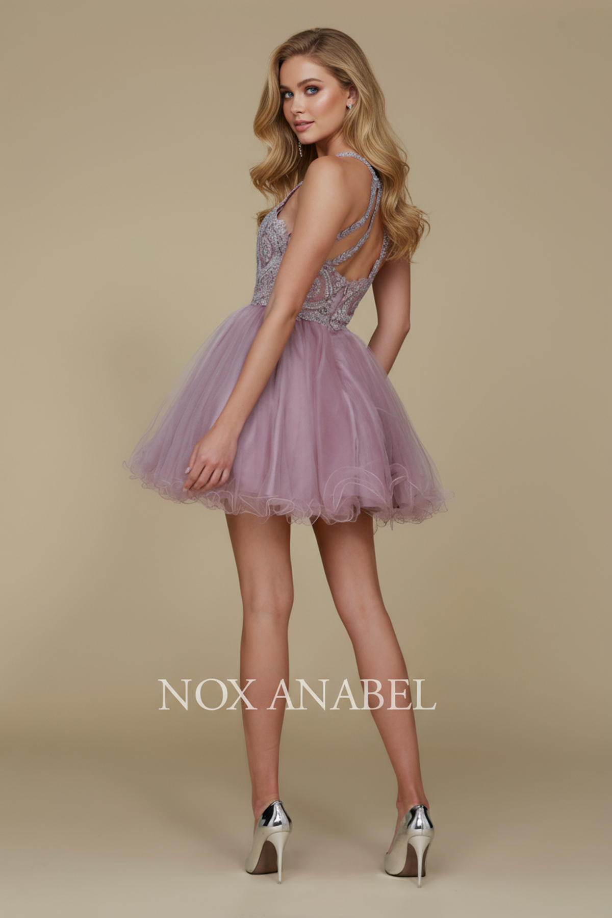 Fabulous cocktail dress featuring a flattering halter top design — Nox Anabel B652