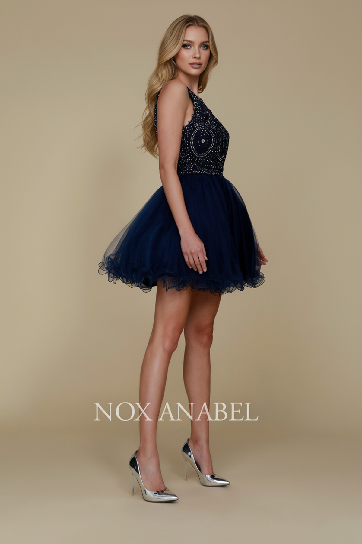 Fabulous cocktail dress featuring a flattering halter top design — Nox Anabel B652
