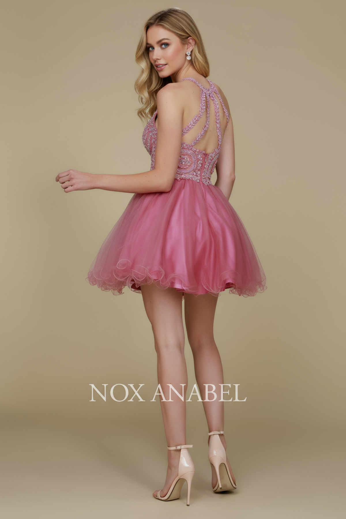 Fabulous cocktail dress featuring a flattering halter top design — Nox Anabel B652
