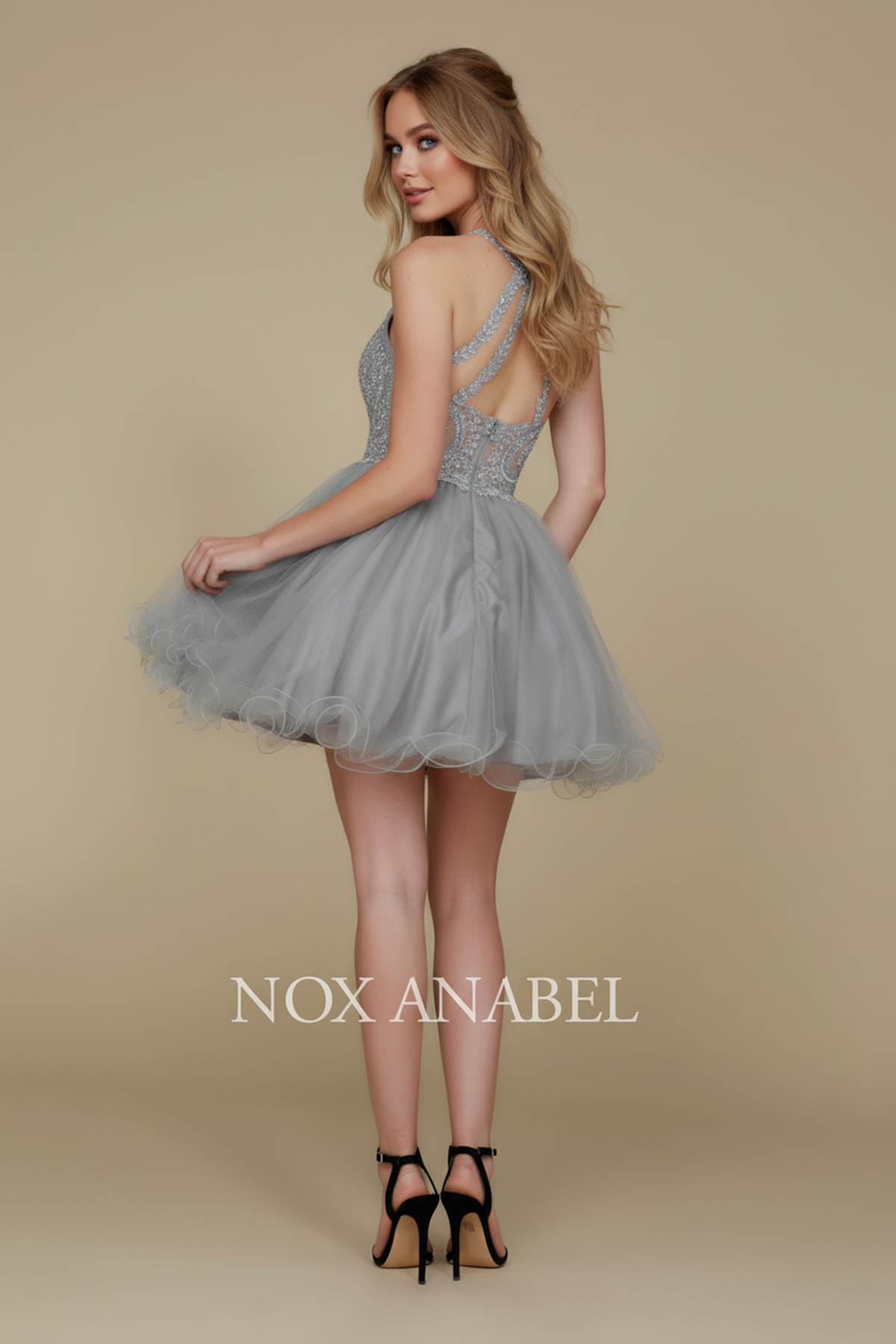 Fabulous cocktail dress featuring a flattering halter top design — Nox Anabel B652
