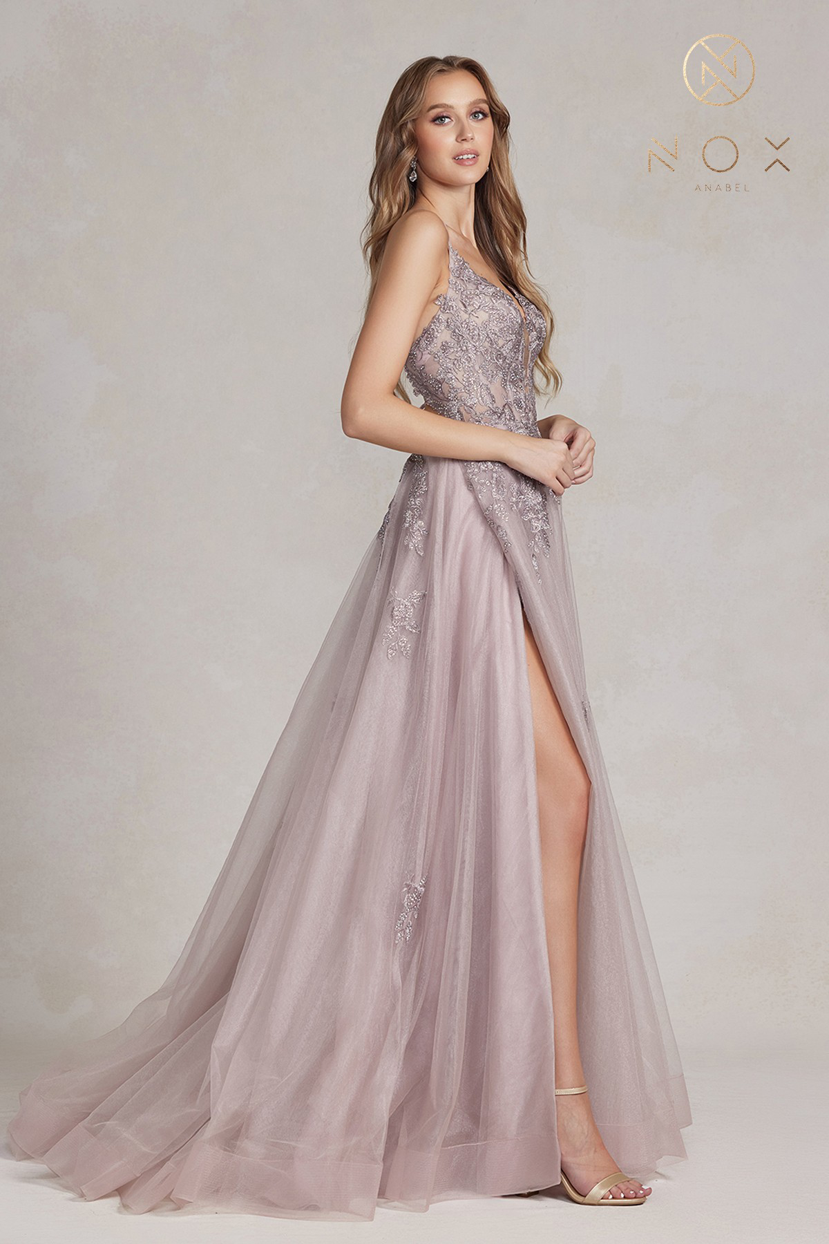 Embellished V-Neck Tulle Dress with Slit — Nox Anabel G1149