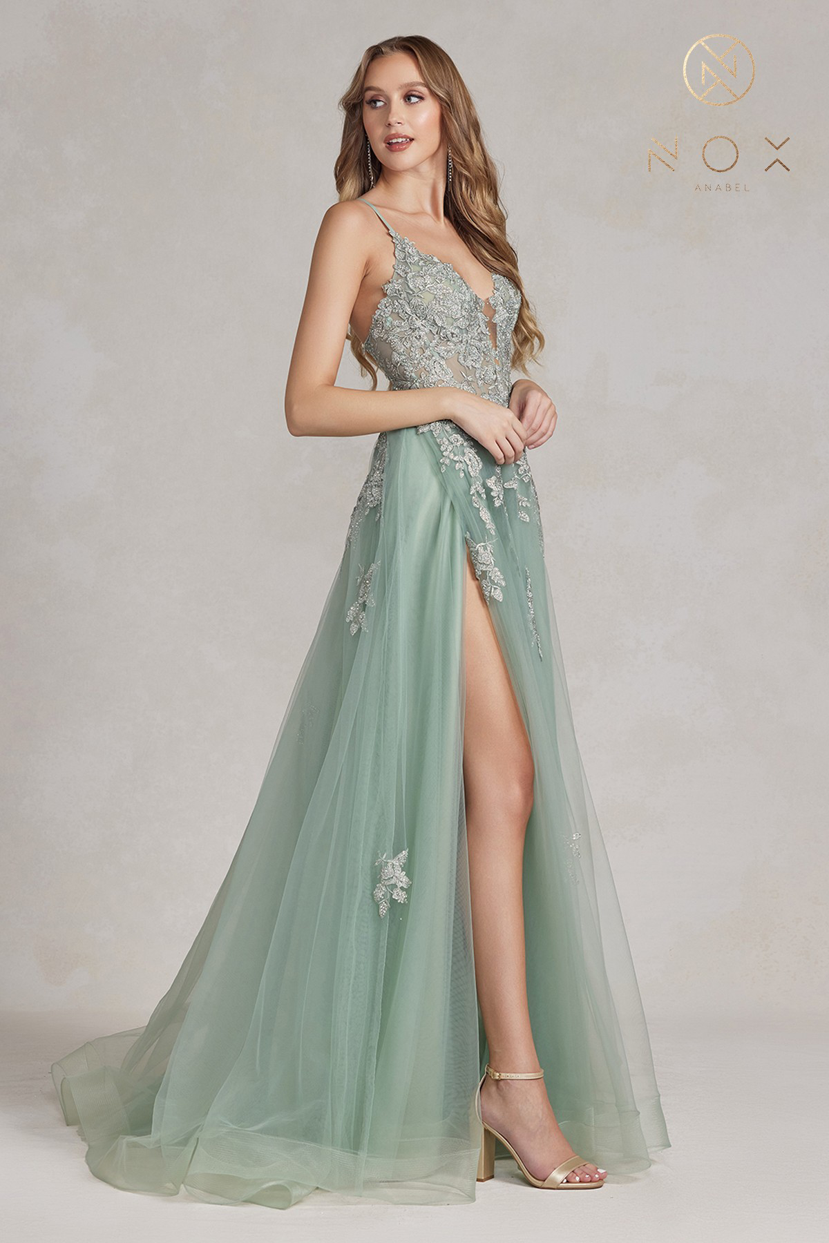 Embellished V-Neck Tulle Dress with Slit — Nox Anabel G1149