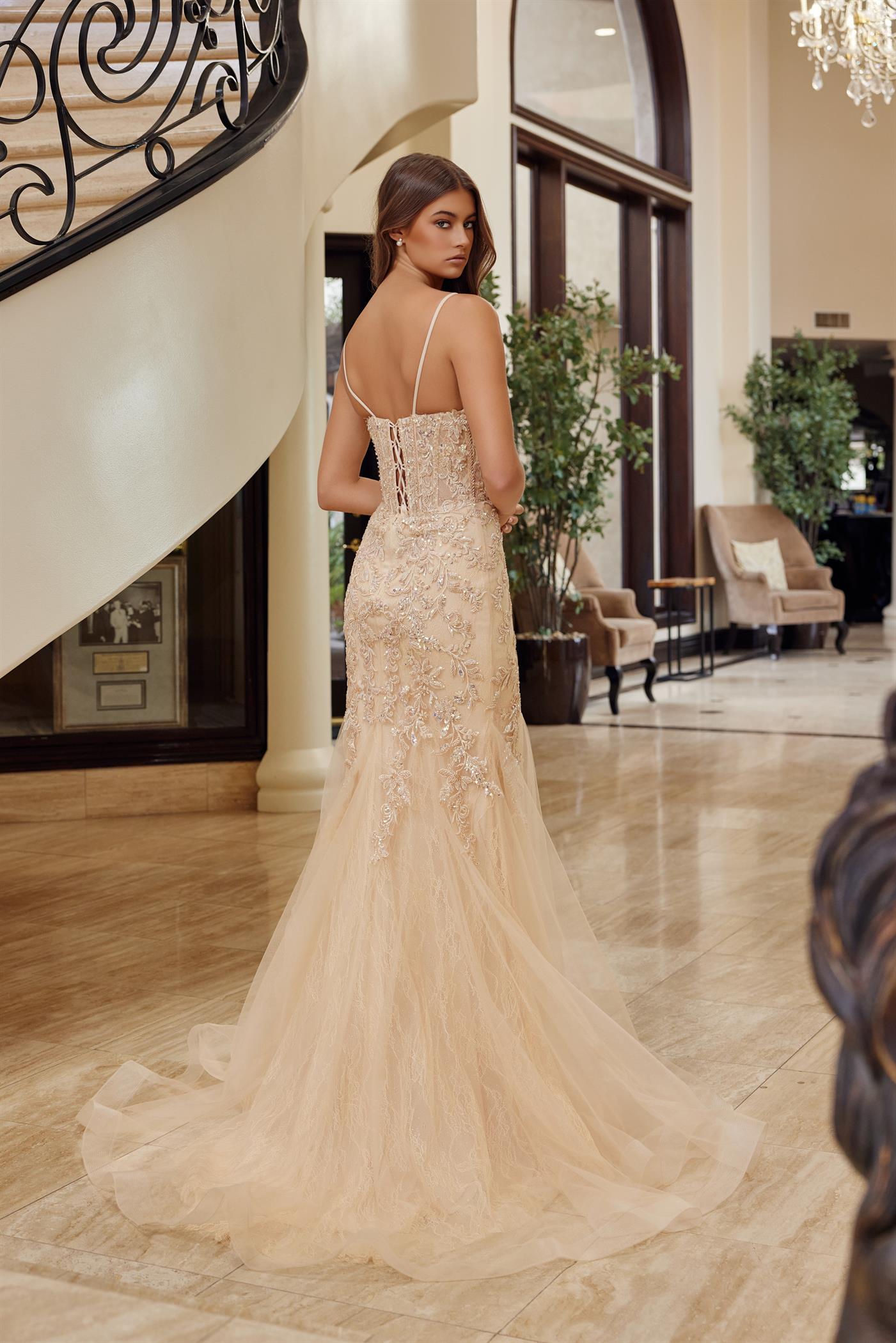 Trumpet Silhouette Tulle Material Plunging Semi Sweethear — Nox Anabel H1874