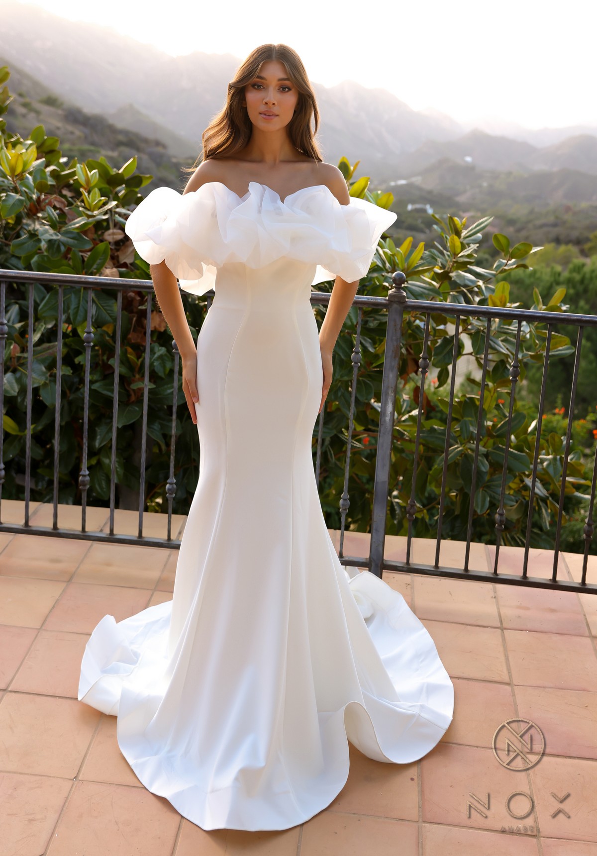 Elegant Ruffle Neckline Mermaid Wedding Dress