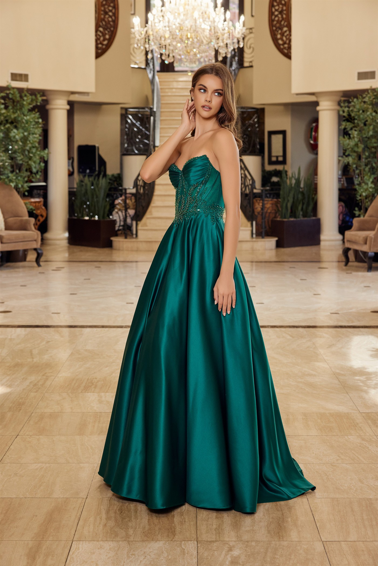 A Line Shiny Satin Material Strapless Sweetheart — Nox Anabel Y1798